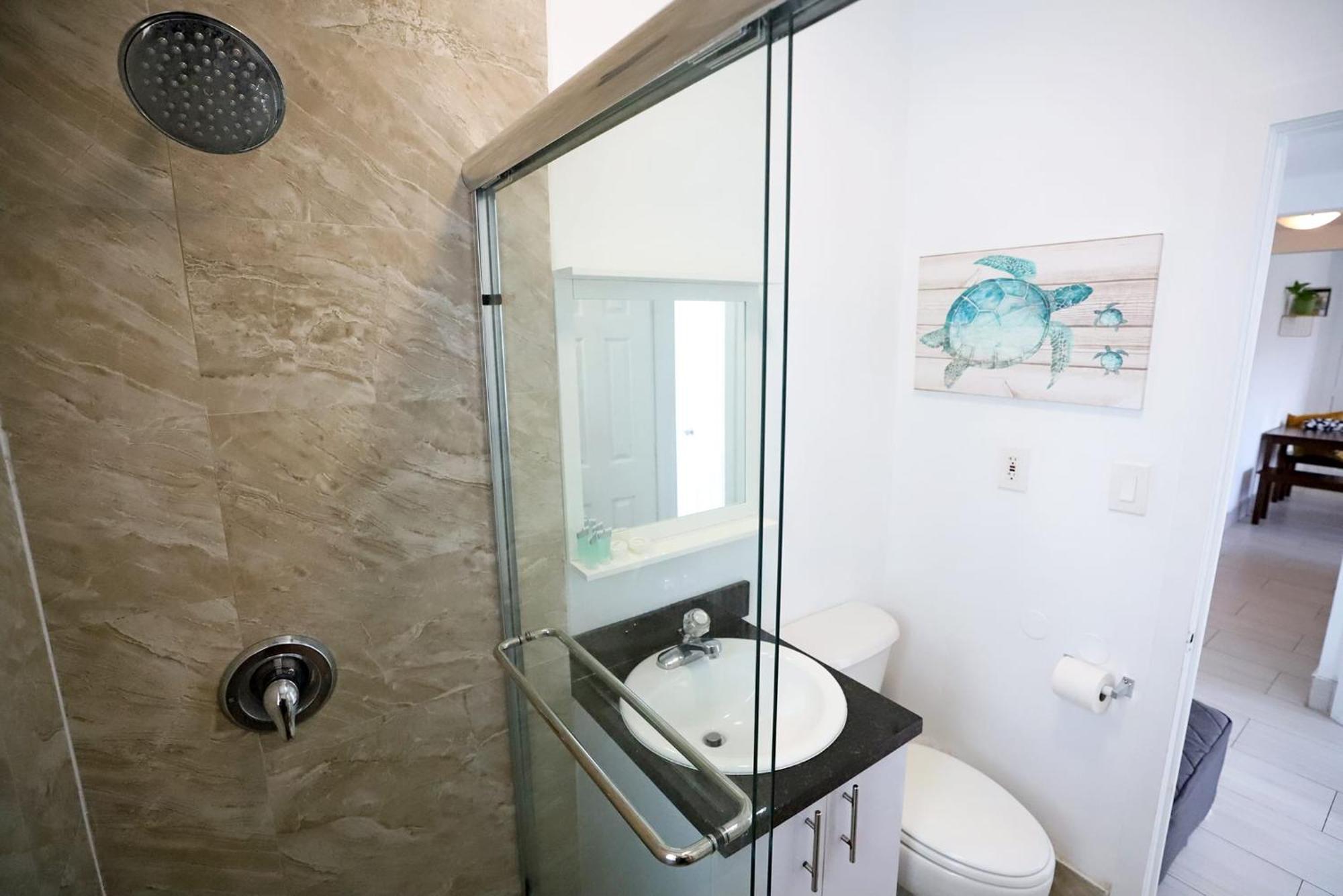 מיאמי ביץ' 2 Bedroom Apartment 3 Minute Walk To South Beach & Ocean Drive מראה חיצוני תמונה