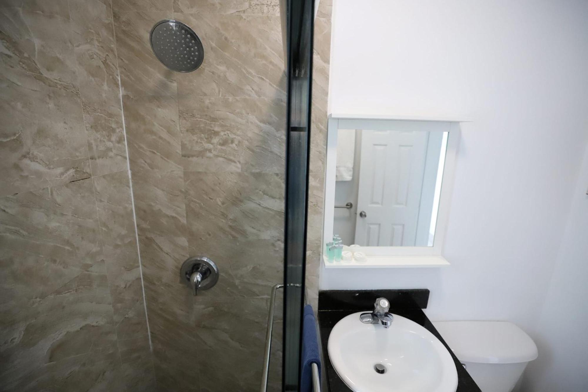 מיאמי ביץ' 2 Bedroom Apartment 3 Minute Walk To South Beach & Ocean Drive מראה חיצוני תמונה